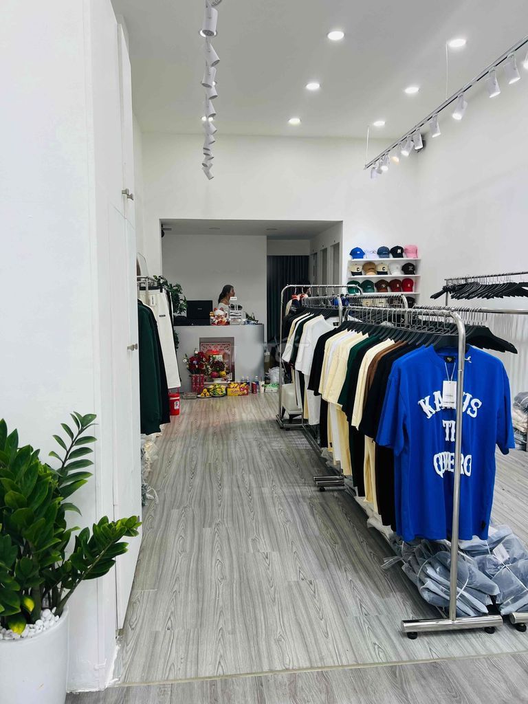 Sang  Shop mặt tiền đường MT Huỳnh Văn Bánh p11 Quận Phú Nhuận 